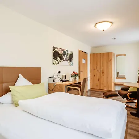 Garni Vier Jahreszeiten Hotell 3*