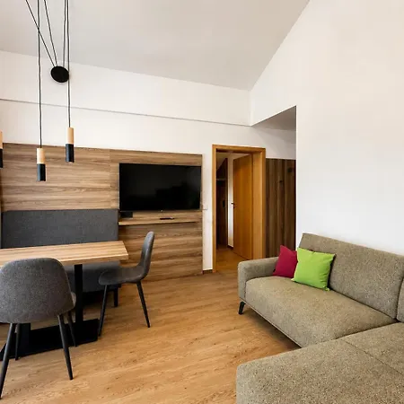 Garni Vier Jahreszeiten Hotell 3*