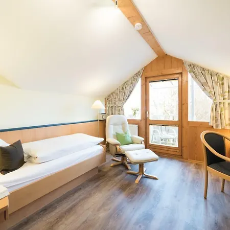 호텔 Garni Vier Jahreszeiten 3*