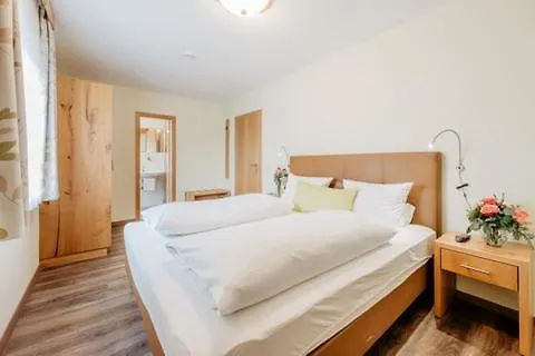 Garni Vier Jahreszeiten Szálloda 3*