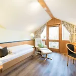 Hotel Garni Vier Jahreszeiten 3*